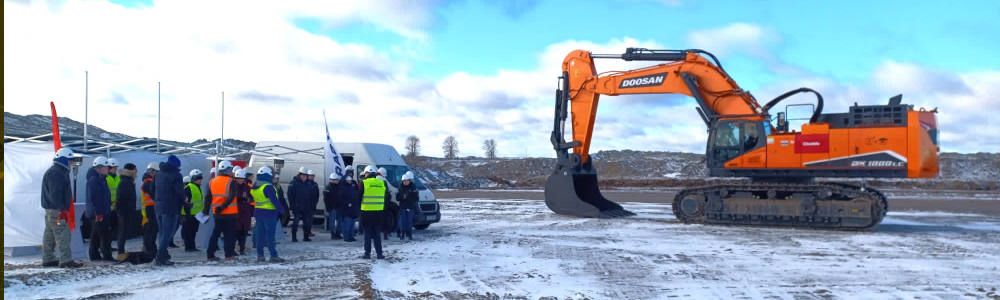 Empieza a funcionar la primera excavadora Develon DX1000LC-7 de 100 t de Europa