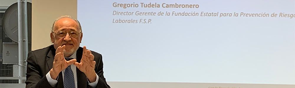 El director gerente de la Fundación Estatal para la Prevención de Riesgos Laborales, F.S.P., Gregorio Tudela, durante su intervención en el clausura del acto