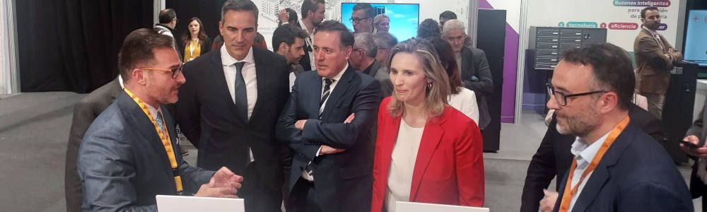 Autoridades en stand Sika en Rebuild 2023