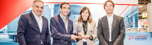 En el centro y de izquierda a derecha: Rodrigo Marra, director de Cadena de Suministro de Votorantim Cimentos España y Alicia Frontela, coordinadora de Seguridad