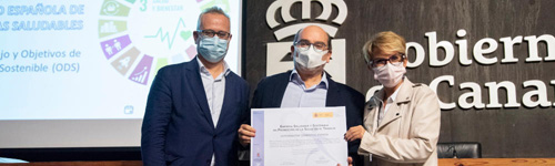 En el centro, Santiago Díaz de Freijo López, Coordinador de Salud y Bienestar de Votorantim Cimentos España, junto a María Jesús Sagües Cifuentes, Consejera Técnica del INSST