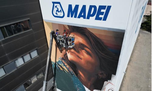 Cartel Mapei en fachada