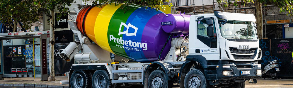 Votorantim pinta sus hormigoneras con los colores del arcoíris para apoyar la diversidad y la inclusión