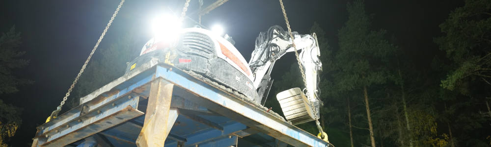 Excavadora Bobcat con control remoto para trabajos en pozos en Suecia