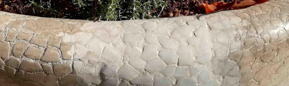 Rehabilitación de bancos de estilo modernista en el Paseo de Gracia de Barcelona