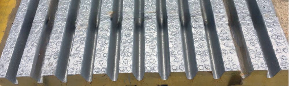 Aceros y Suministros fabrica repuestos con Injertos de Carburo de Tungsteno para trituradoras de mandíbulas