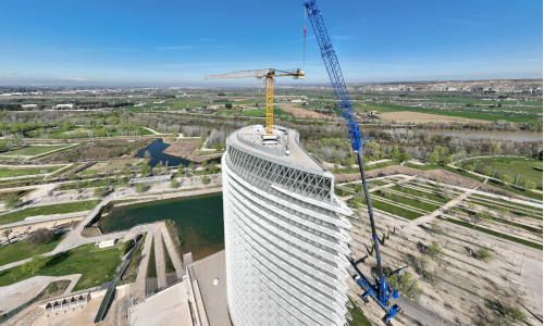 Grúa Liebherr 110 EC-B de Grúas Cerezo