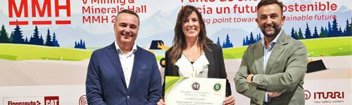 De izquierda a derecha: Juan Carlos Marin - director de Hormigón, Áridos y Mortero de la zona Sur de Prebetong ; Luz Cerezo - Jefa de la gravera de La Rinconada; Sebastián Quirós - Gerente Hormigón y Áridos de Andalucía Norte y Extremadura de Prebetong