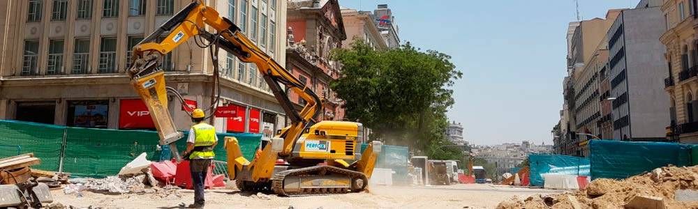 Robot de demolición Brokk en centro de Madrid